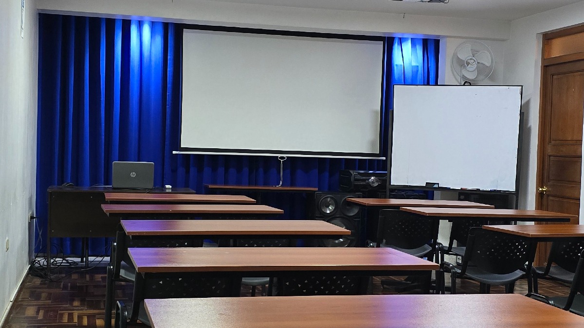 Sala de capacitaciones Cusco - imagen adicional